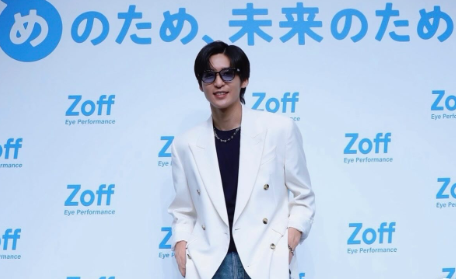 サングラスが似合いすぎる」SnowMan・目黒蓮、Zoffのグローバル