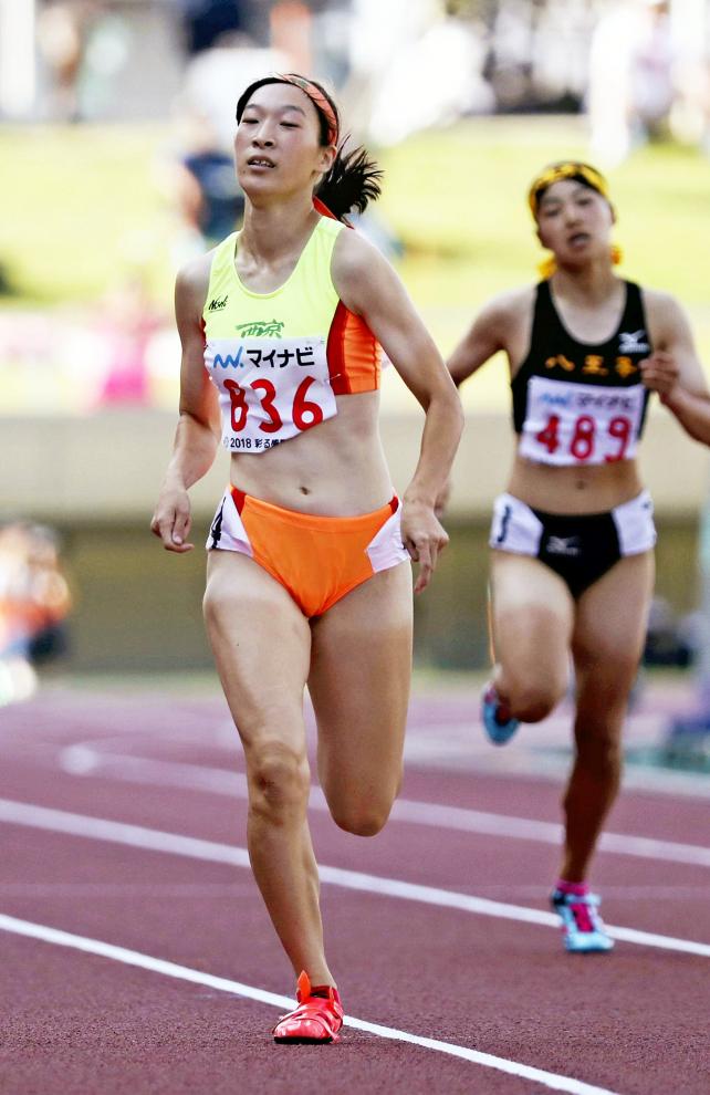 陸上女子４００メートルで２位になった西京の吉岡里奈　©読売新聞社　