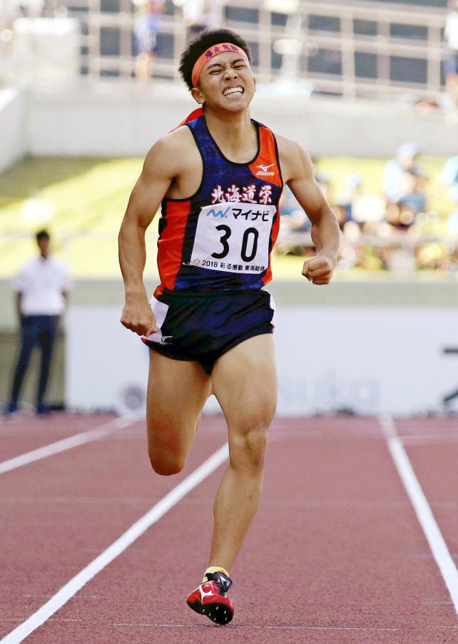 陸上男子４００メートルで優勝した北海道栄の森周志　©読売新聞社　