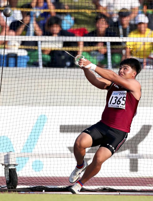 陸上男子ハンマー投げで2位となった今治明徳の久門大起 ©読売新聞社