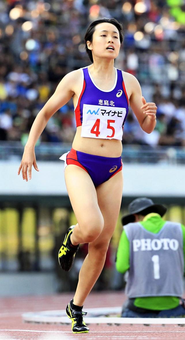 陸上女子100メートルで優勝した恵庭北の御家瀬緑 ©読売新聞社