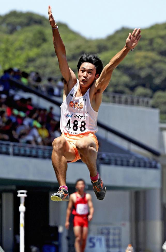 陸上男子走り幅跳びで優勝した西武台千葉の海鋒泰輝 ©読売新聞社