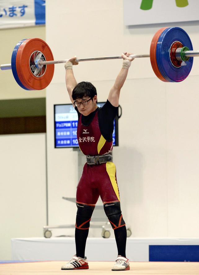 重量挙げ56キロ級で3位と健闘した金沢学院の宮下一心 ©読売新聞社