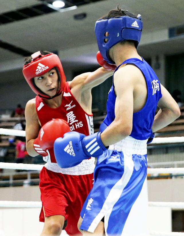 ボクシングピン級で優勝した鹿屋工の荒竹一真　©読売新聞社