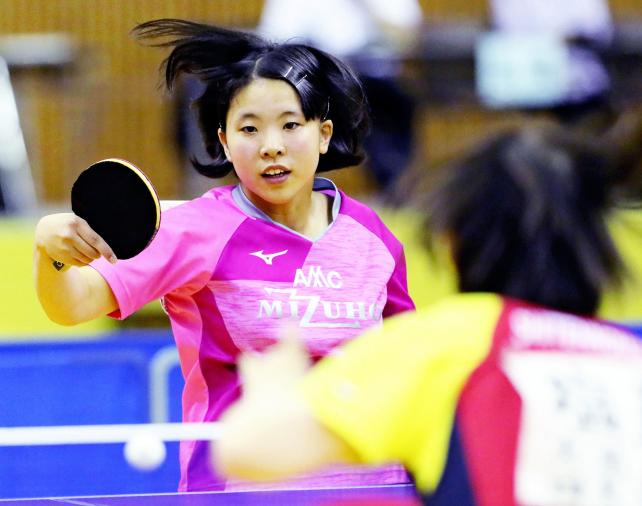 卓球女子シングルスで優勝した愛知みずほ大瑞穂の野村萌　©読売新聞社