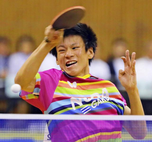 卓球男子シングルスで優勝した野田学園の戸上隼輔 ©読売新聞社