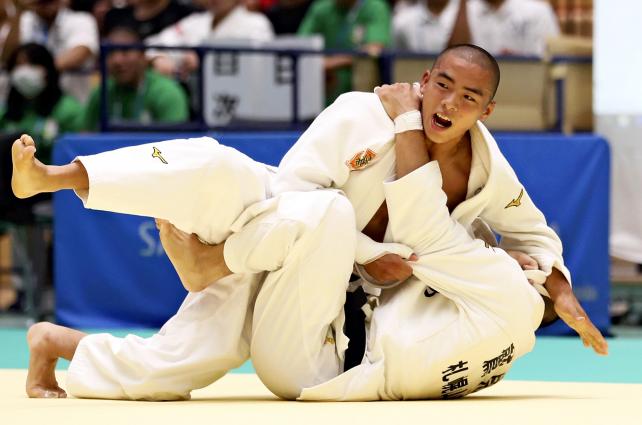 柔道男子60キロ級で優勝した佐賀工の近藤隼斗 ©読売新聞社