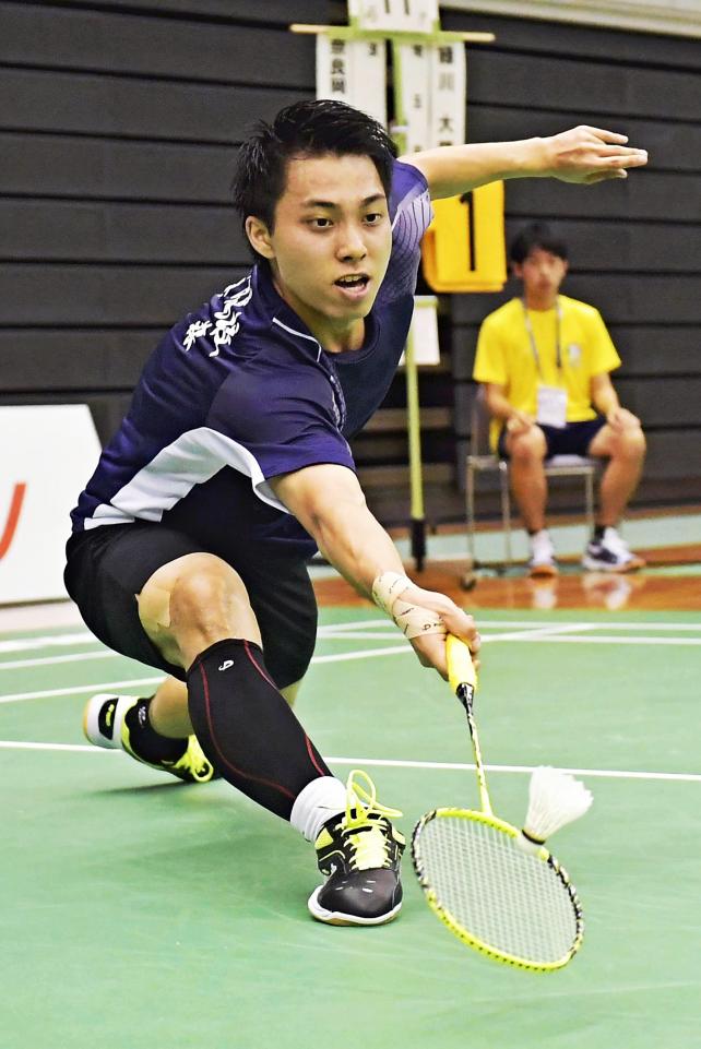 バドミントン男子シングルスで準優勝した浪岡の奈良岡功大　©読売新聞社