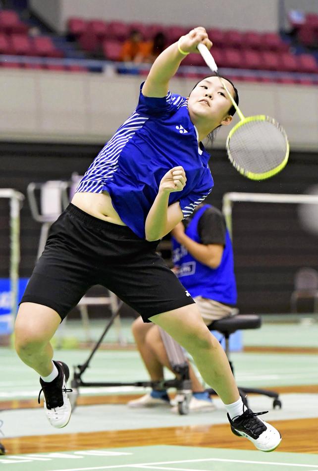 バドミントン女子シングルスで優勝したふたば未来学園の水井ひらり ©読売新聞社