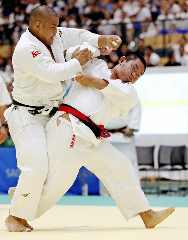 柔道男子100キロ級で準優勝した崇徳の八木郁実(右) ©読売新聞社