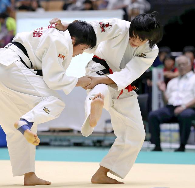 柔道女子57キロ級で準優勝した名張の堂崎月華(右) ©読売新聞社