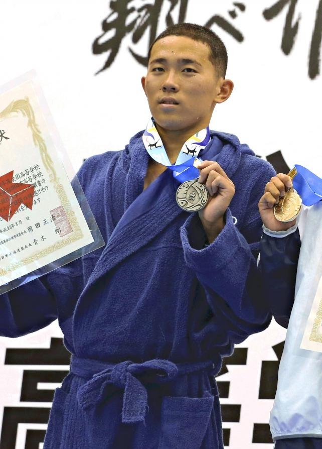 競泳男子200メートル個人メドレーで準優勝した近大付の井狩裕貴 ©読売新聞社