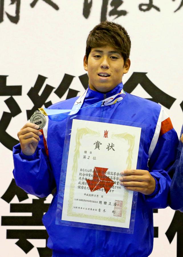 男子100メートル背泳ぎで準優勝した湘南工大付の真野秀成 ©読売新聞社