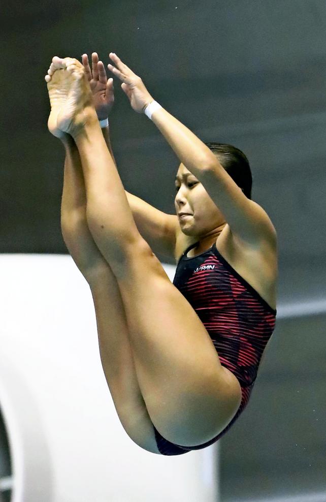女子板飛び込みで優勝した土佐女の宮本葉月 ©読売新聞社
