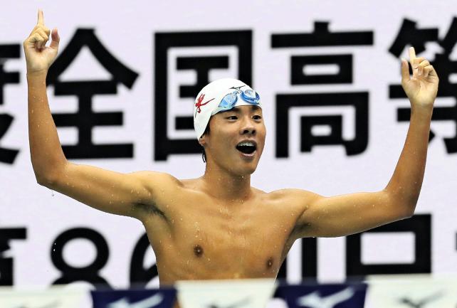 競泳男子400メートル個人メドレーで優勝した伊東の松本周也 ©読売新聞社