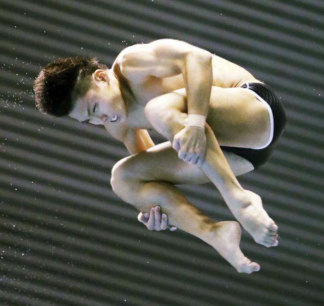 男子高飛び込みで3位になった小松市立の中秀太郎 ©読売新聞社