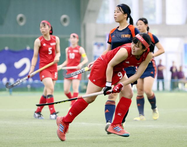 対天理戦、先制ゴールを決める石動の宮田夏帆選手(手前)