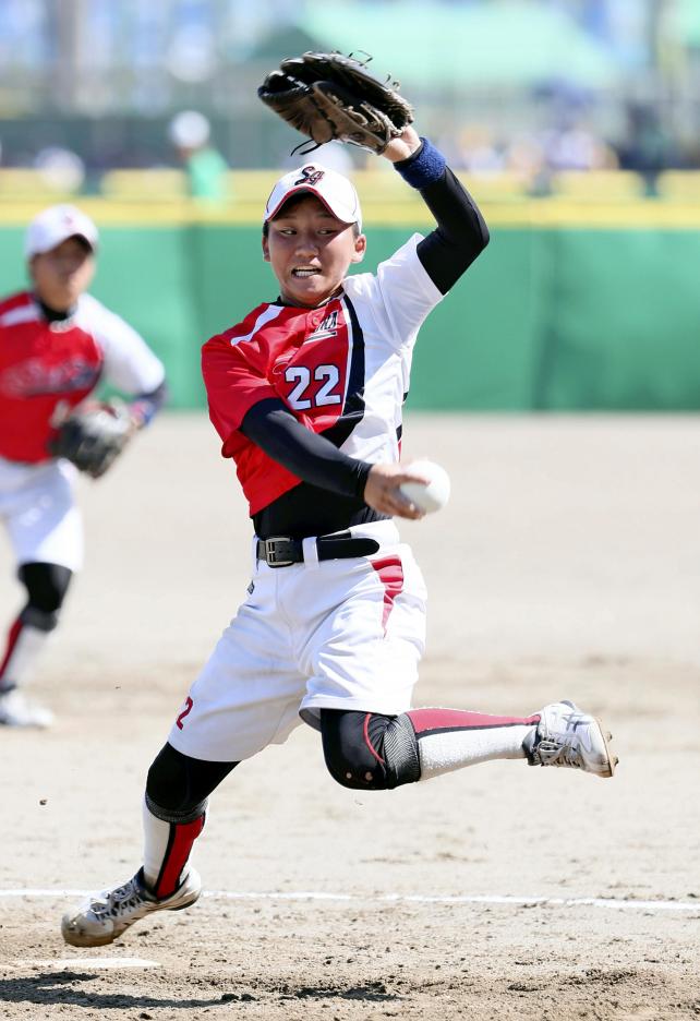 力投する清水ケ丘の東ひかる選手