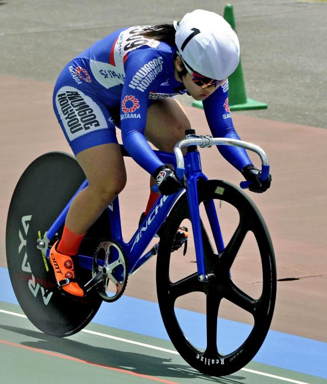 女子ケイリンを制した川越工の飯田風音選手