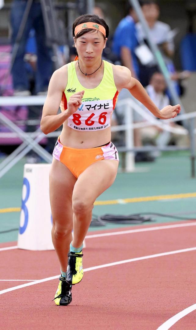 女子４００メートルで準優勝した西京の吉岡里奈選手