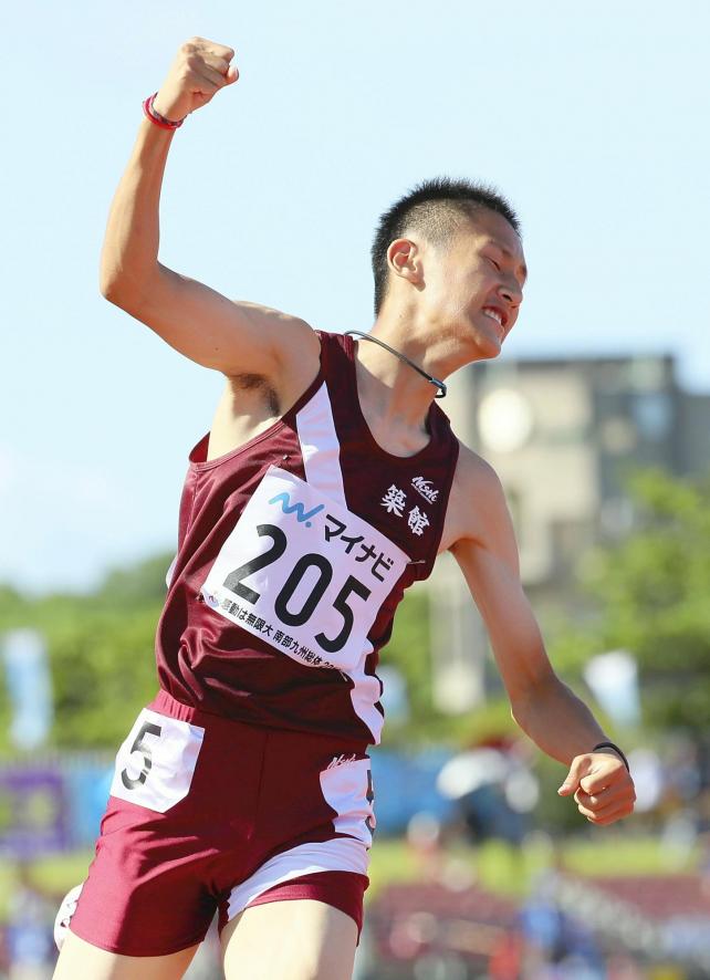 男子１００メートルで優勝した築館の鵜沢飛羽選手