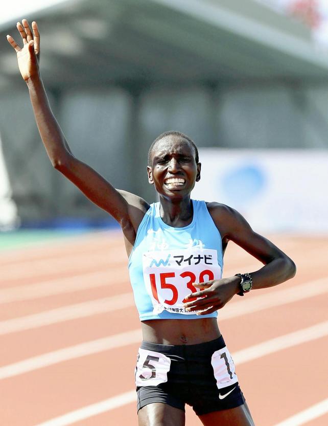 女子1500メートルで優勝した神村学園のバイレ・シンシア選手