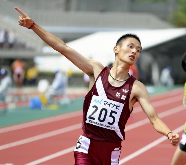 男子２００メートルで優勝し、１００メートルとの２冠を達成した築館の鵜沢飛羽選手