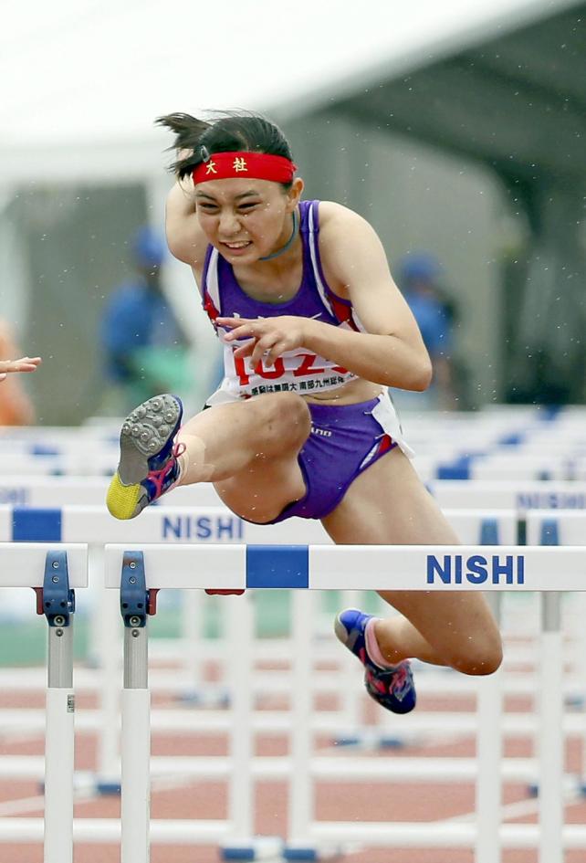 女子１００メートル障害で準優勝した大社の長崎選手