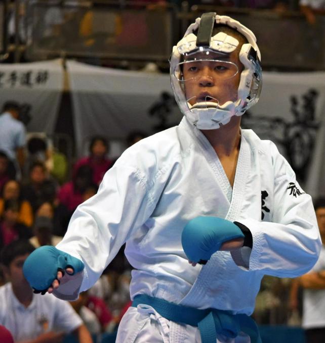 空手の男子組手個人で3回戦進出を果たした新井選手