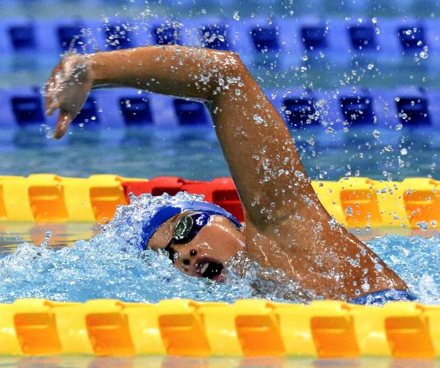 女子400メートルに続き、800メートル自由形で優勝した近大付の中村葵選手