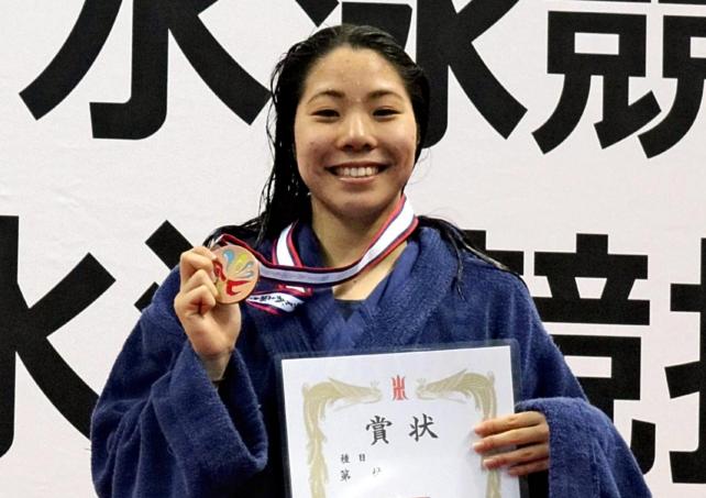 3位に入り笑顔を見せる近大付の林選手
