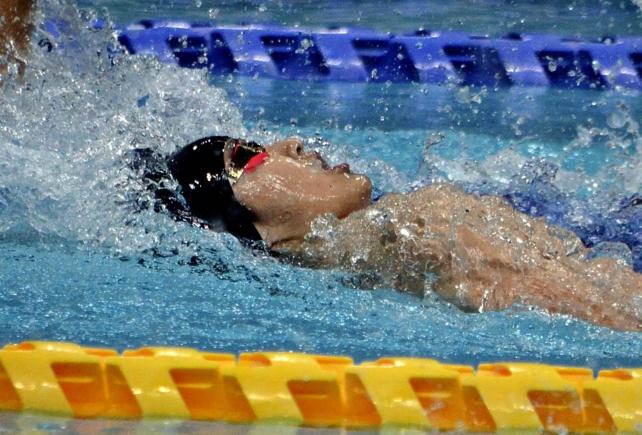 男子２００メートル背泳ぎで３位になった鹿児島情報の西小野選手