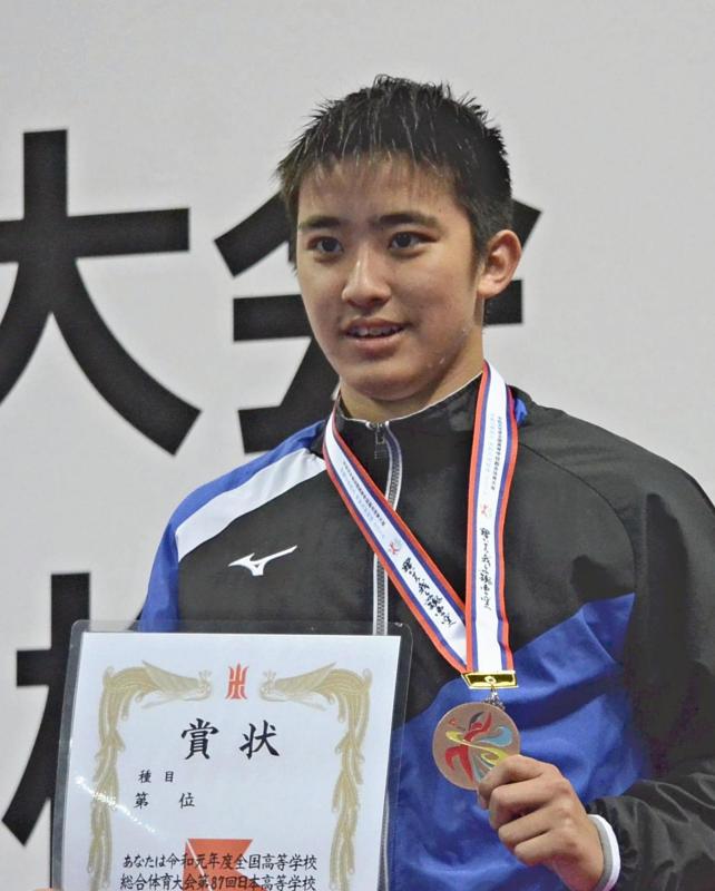 笑顔を見せる鹿児島情報の西小野選手