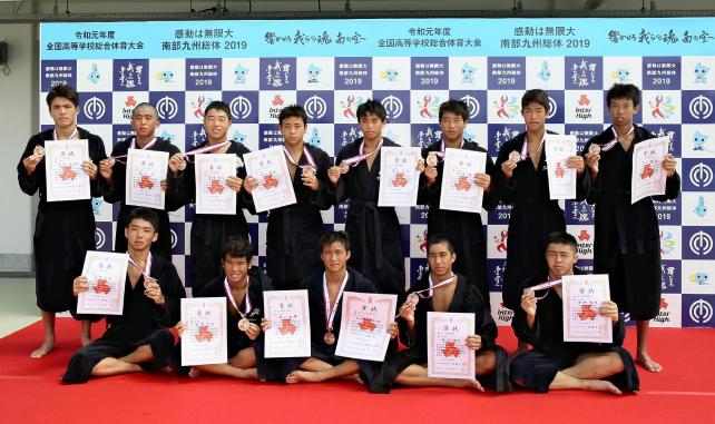3位になった秀明英光の選手たち