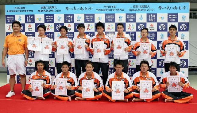 水球で4位になった埼玉栄の選手ら