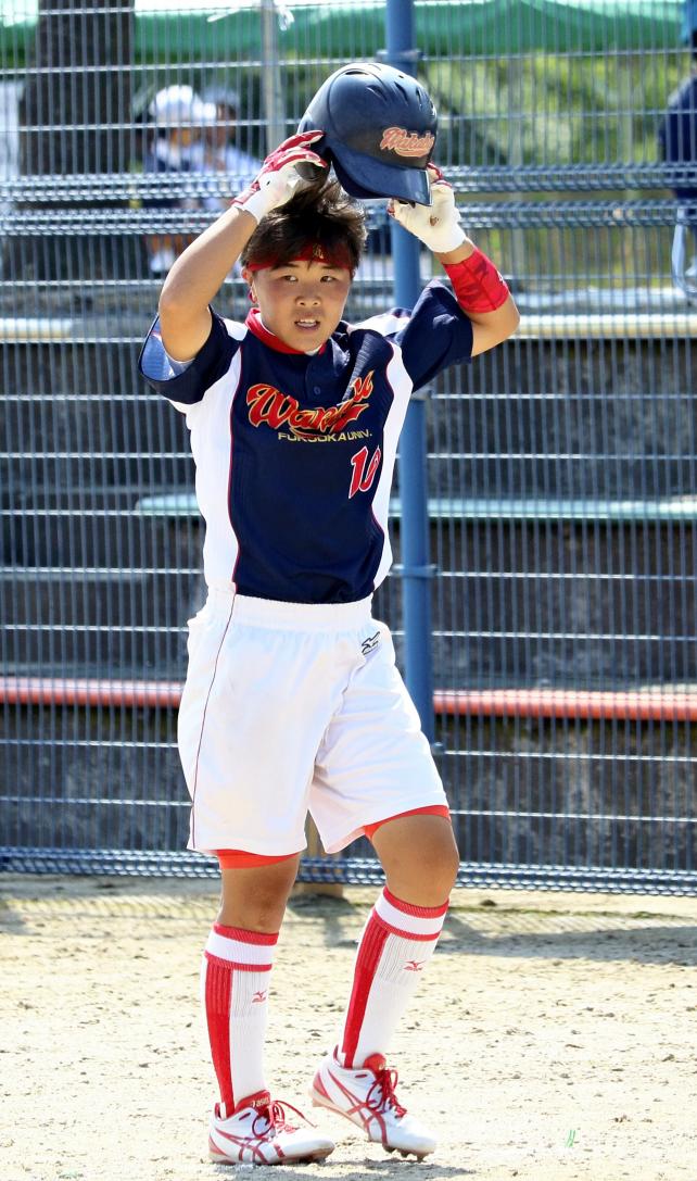 ソフトボール女子で初戦敗退した福岡大若葉の主将・吉田選手（２９日午後、福井県敦賀市で）＝高木文一撮影
