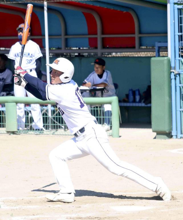 ソフトボール男子２回戦に出場した箕島の寺本悠真主将