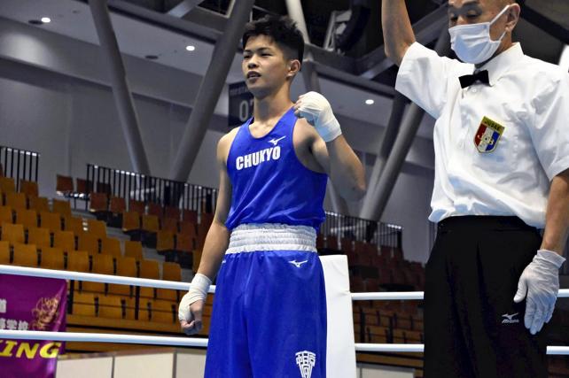 ボクシングライト級１回戦を突破した植松選手