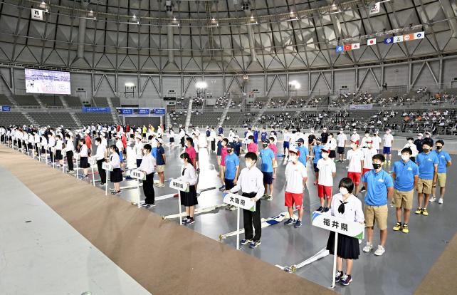  ２年ぶりに開催された全国高校総体の総合開会式。新型コロナウイルスの感染防止のため、参加者を限定して行われた。