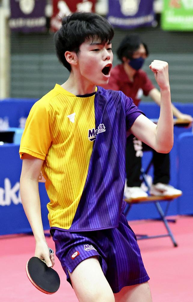  卓球男子シングルスで優勝した愛工大名電・谷垣佑真