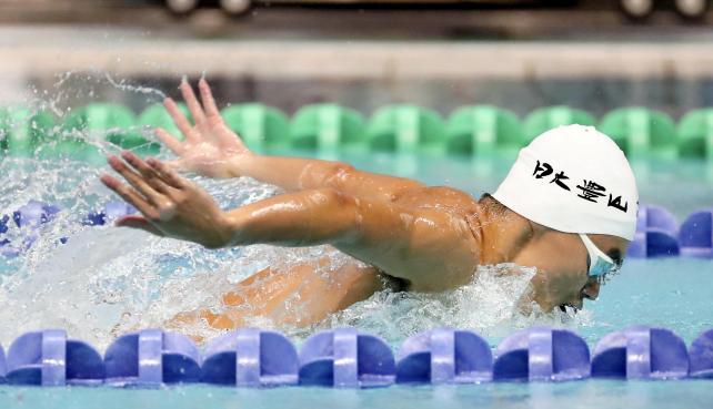 競泳男子２００メートルバタフライで優勝した日大豊山・北川凜生選手
