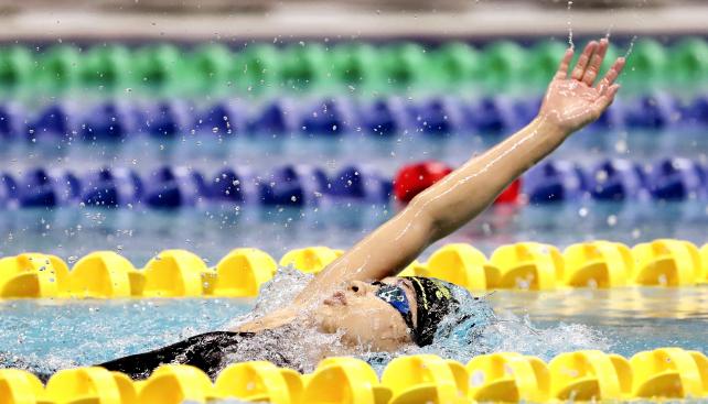 競泳女子２００メートル背泳ぎで優勝した栄東・水野柚希選手