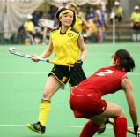 ホッケー女子準決勝、仲間からの激励を腕に記して戦った野村海月 ©読売新聞社