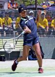 ソフトテニス女子個人、熱戦を繰り広げる三重の高場 ©読売新聞社