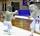 フェンシング女子サーブルで優勝した三本松の黒田ほのか(左) ©読売新聞社