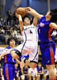 バスケットボール女子決勝、シュートを放つ岐阜女の池田沙紀 ©読売新聞社