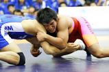レスリング男子80キロ級で優勝した網野の高橋夢大(右) ©読売新聞社