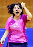 卓球女子シングルスで優勝した愛知みずほ大瑞穂の野村萌　©読売新聞社