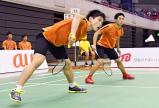 バドミントン男子ダブルスで優勝した埼玉栄の中山裕貴(手前)と緑川大輝 ©読売新聞社