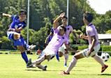 サッカー男子 ハットトリックを達成した富山一の小森飛絢(左) ©読売新聞社